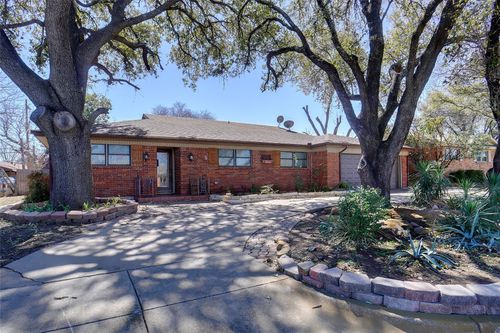 6720 Corona Dr, North Richland Hills, TX, 76180-7910 | Card Image