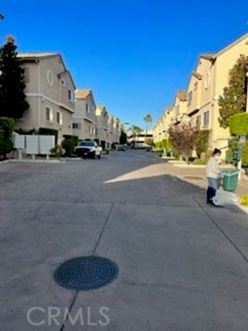 70-9301 Shirley Dr, Canoga Park, CA, 91304-1040 | Card Image