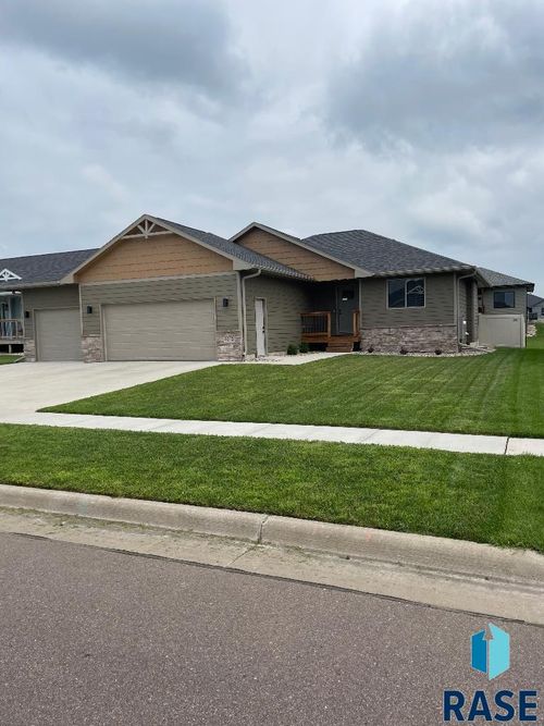 4012 S Home Plate Ave, Sioux Falls, SD, 57110-8589 | Card Image