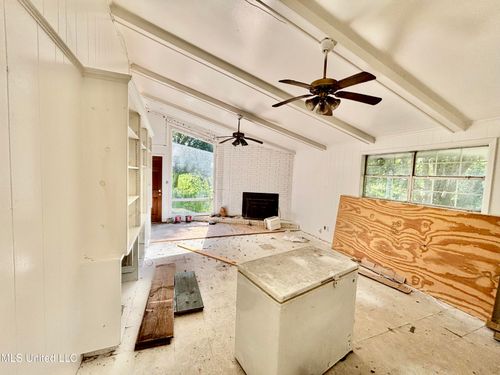 812 Union St, Gloster, MS, 39638-3556 | Card Image