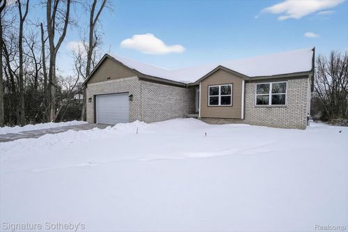 8515 Sandy Crest Dr, White Lake, MI, 48386-2461 | Card Image