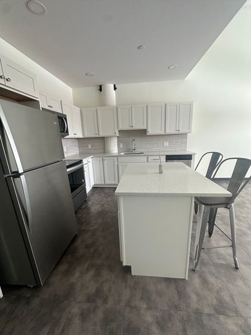 apt-406-151 Chestnut St, Springfield, MA, 01103-1593 | Card Image