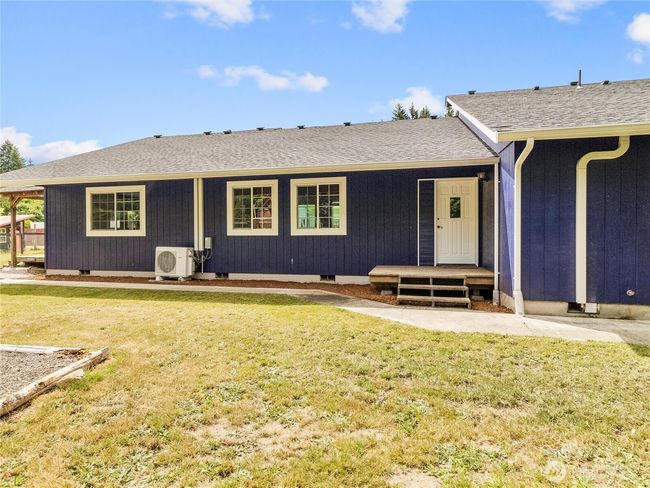 This fully remodeled single-level home features 3 bedrooms. | Image 5