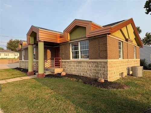 600 Blairs Ferry Rd, Hiawatha, IA, 52233-1730 | Card Image