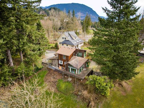 8899 Taylor St, Mission, BC, V2V7C8 | Card Image