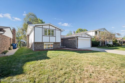 43051 Fernwood St, Canton, MI, 48187-3310 | Card Image