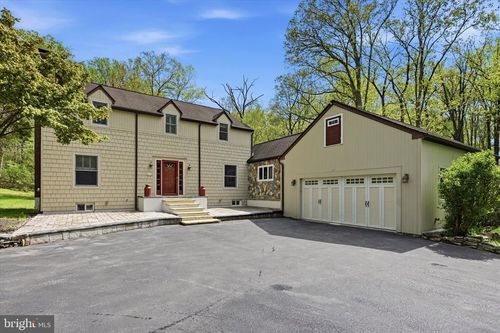 1010 Nicole Dr, Newtown Square, PA, 19073-2729 | Card Image