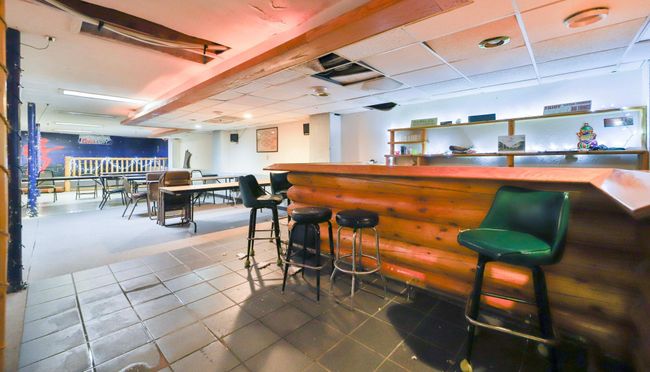Lower Level Bar | Image 27
