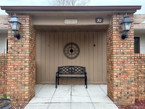 unit-4-62072 Yorktown Dr, South Lyon, MI, 48178-1714 | Card Image