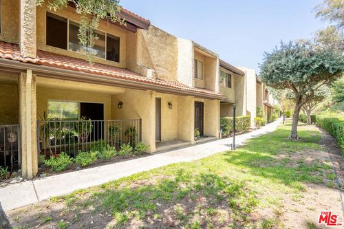 9717 Via Roma, Burbank, CA, 91504-1128 | Card Image