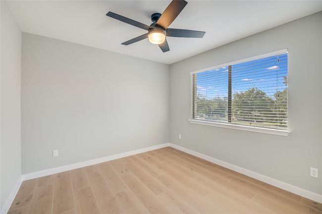 Unfurnished room featuring light wood-style floors and ceiling fan | Image 18