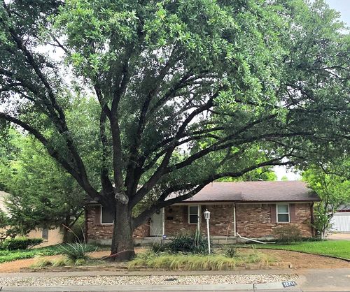 10711 Clearbrook Ln, Dallas, TX, 75218-1805 | Card Image