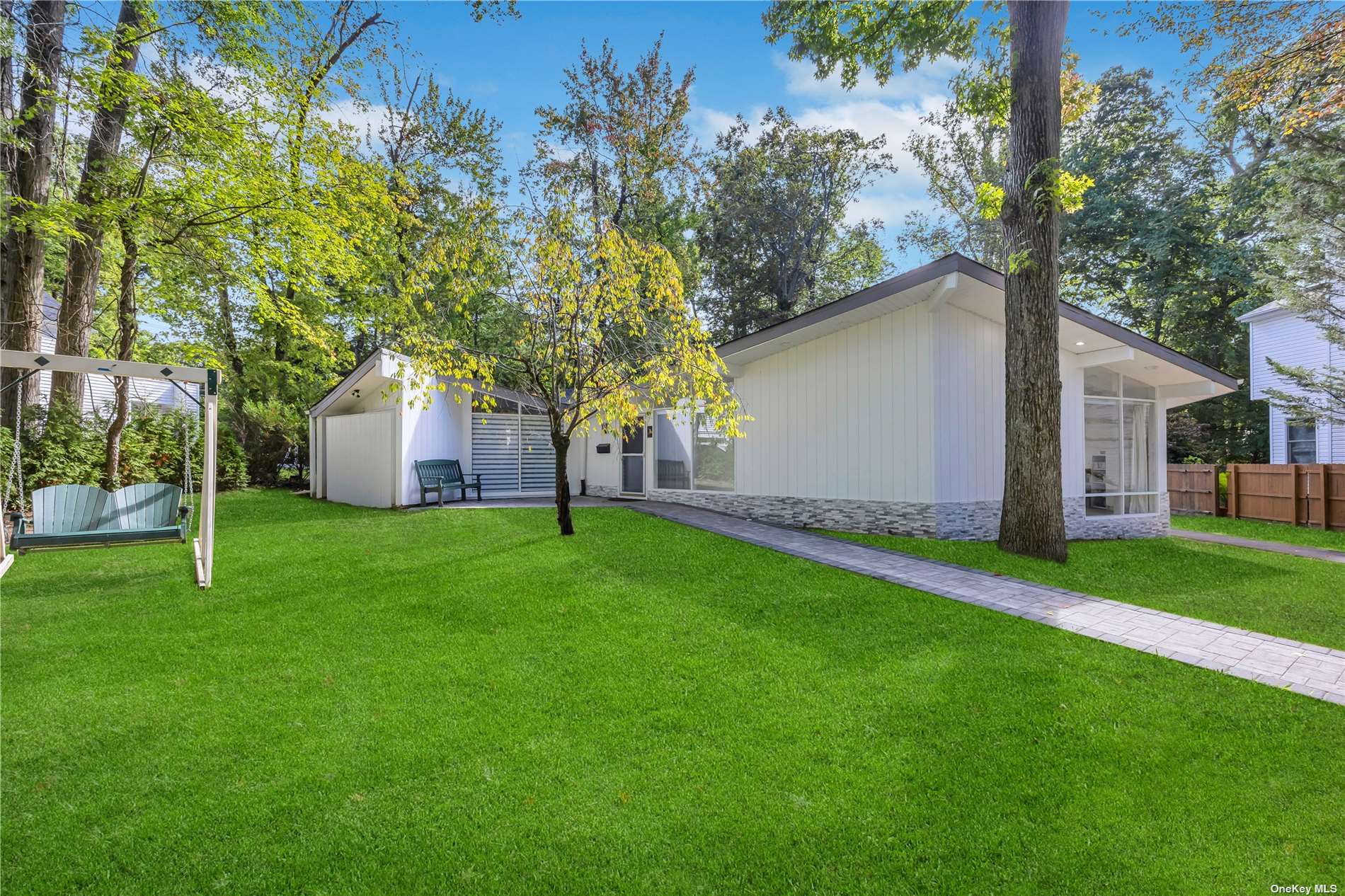 Hutchinson Ct, Great Neck, NY 11023