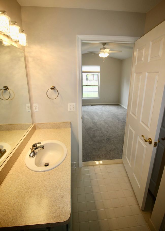 Plenty of counter space. | Image 14