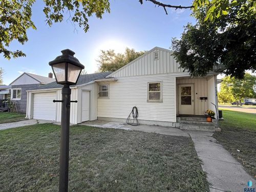 521 W 2nd Ave Avenue, Miller, SD, 57362 | Card Image
