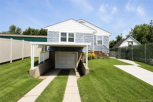 3895 Amboy Rd, Staten Island, NY, 10308-2418 | Card Image