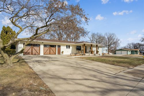 202 Independence St, Pella, IA, 50219-1853 | Card Image