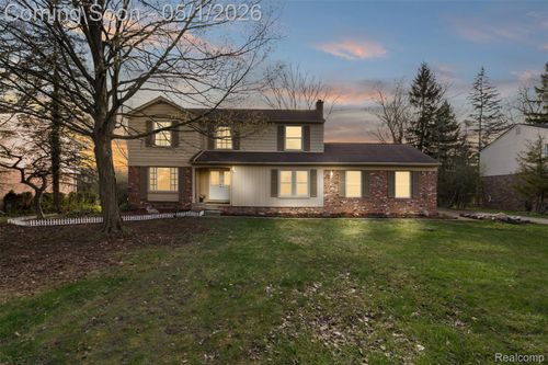 5686 Stratford Dr, West Bloomfield, MI, 48322-1541 | Card Image