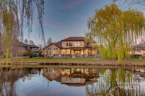 1013 E Rivers End Dr, Eagle, ID, 83616-6381 | Card Image