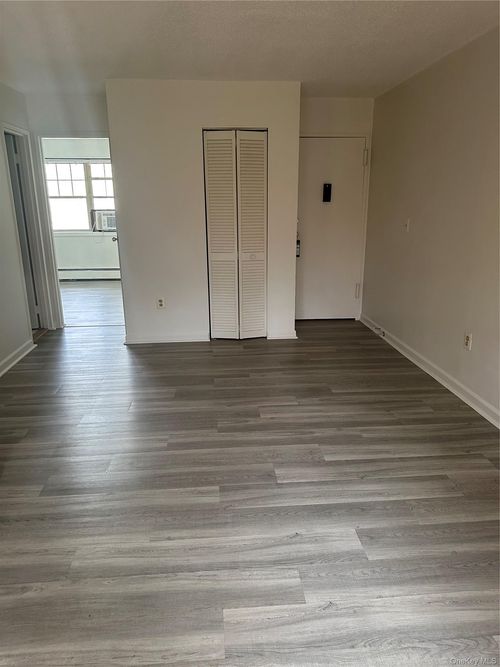 6c-603 Barclay Mnr, Newburgh, NY, 12550-7823 | Card Image