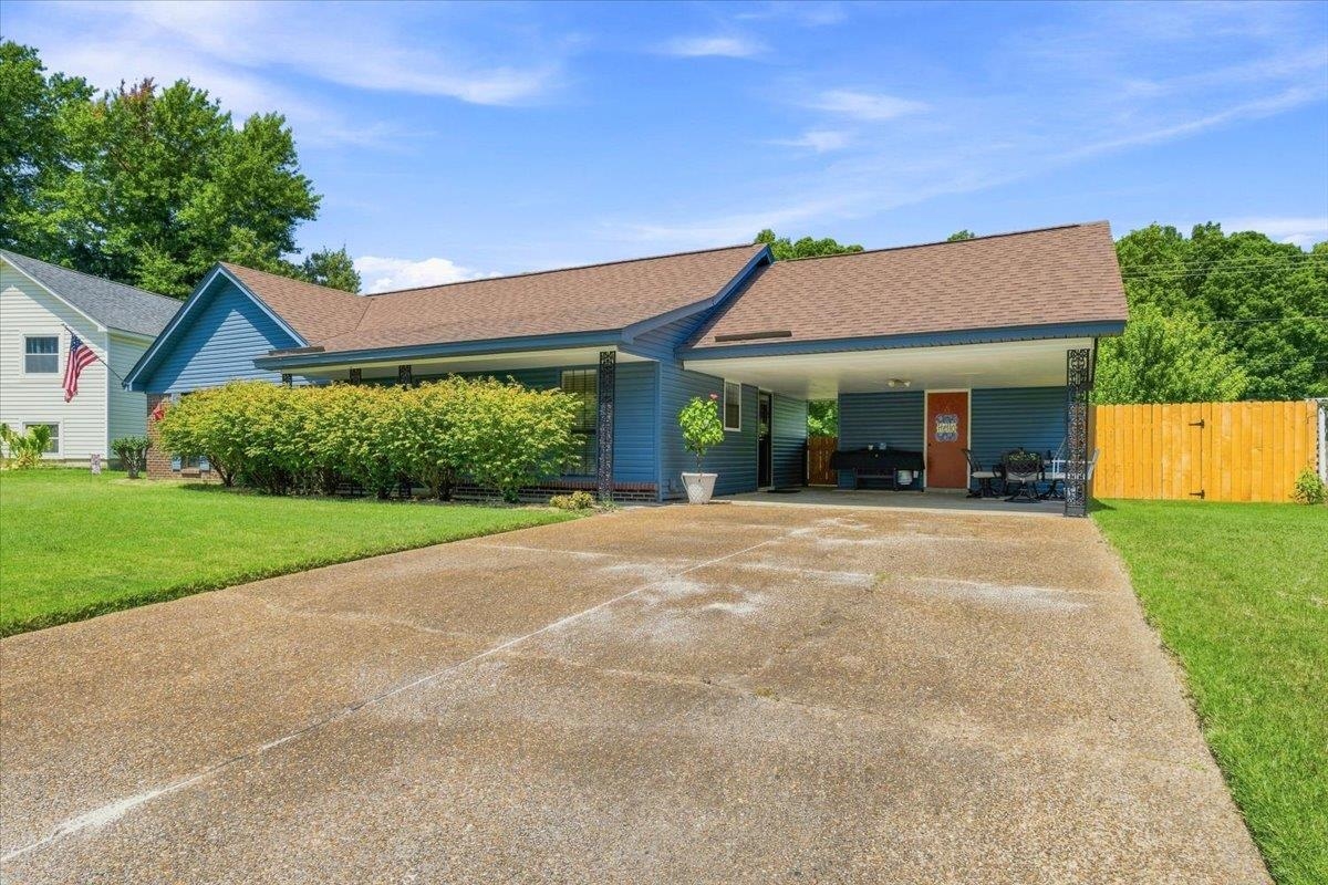Residential in Bartlett