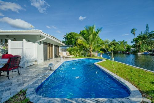 208 Ne 30th St, Wilton Manors, FL, 33334-1067 | Card Image