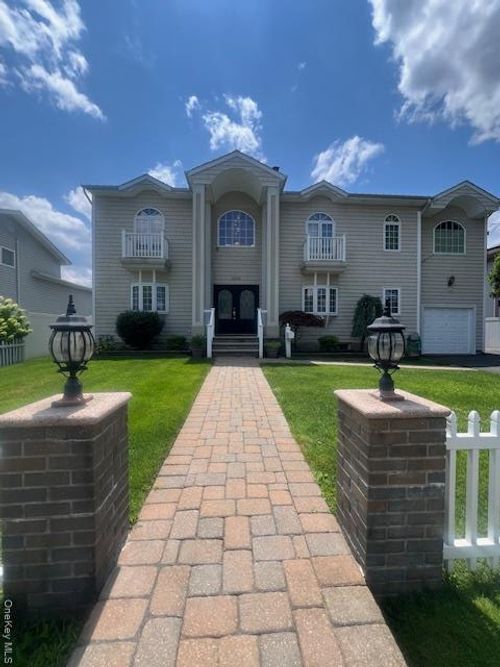 2548 Columbus Ave, N Bellmore, NY, 11710-1712 | Card Image