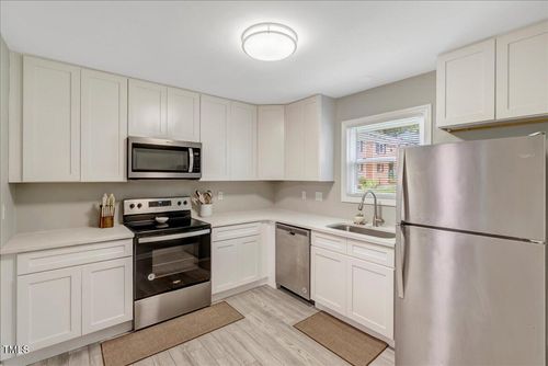 6437 New Market Way, Raleigh, NC, 27615-6824 | Card Image