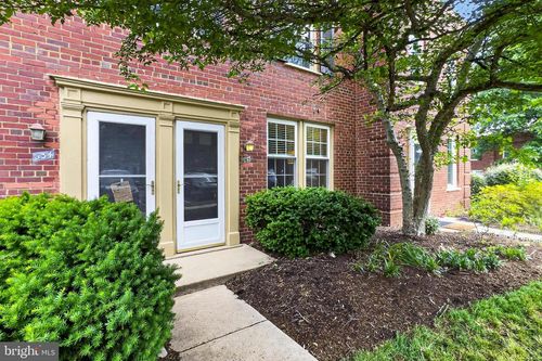 633-2701 16th St S, ARLINGTON, VA, 22204-4946 | Card Image
