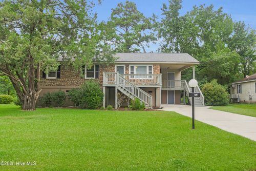 1406 Devers Cir, New Bern, NC, 28560-4645 | Card Image