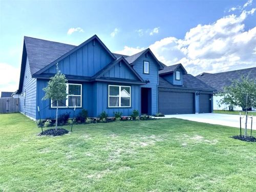 646 Grace Ln, Fredericksburg, TX, 78624-4718 | Card Image