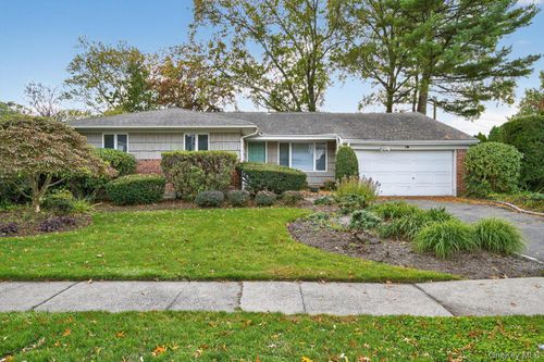 4 W Oak Hill Dr, Oyster Bay, NY, 11771-3909 | Card Image