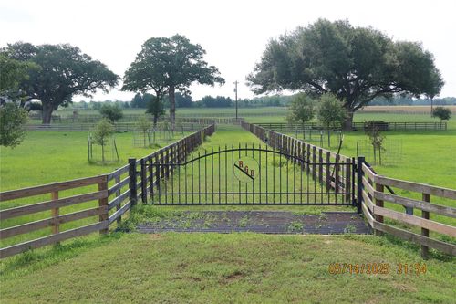 66 County Road 77d, Schulenburg, TX, 78956-2290 | Card Image