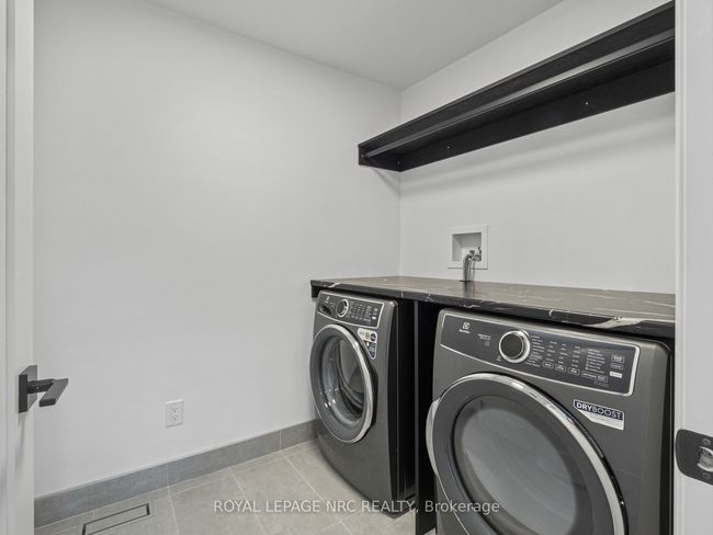 200 Klager Ave, House attached with 3 bedrooms, 4 bathrooms and 1 parking in Fonthill ON | Image 23