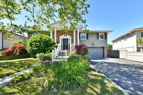 687 Golf Drive, Hempstead, NY, 11581 | Card Image
