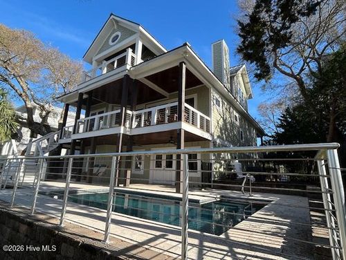 137 Beechwood Dr, Pine Knoll Shores, NC, 28512-6504 | Card Image