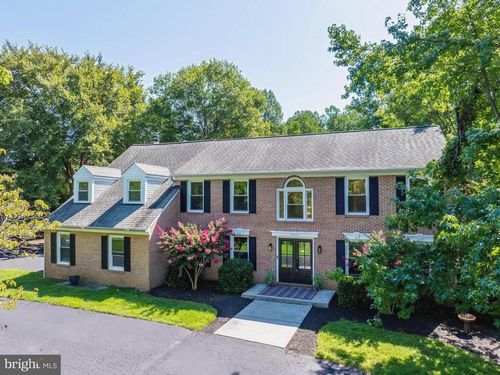 8320 Sylvan Way, Clifton, VA, 20124-2241 | Card Image