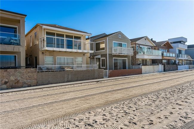 1207 Seal Way, Home with 6 bedrooms, 4 bathrooms and 2 parking in Seal Beach CA | Image 9
