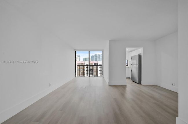 APT-1025 - 17021 N Bay Rd, Condo with 1 bedrooms, 1 bathrooms and null parking in Sunny Isles Beach FL | Image 5