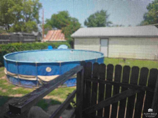 115 Se 2 Nd St, House other with 3 bedrooms, 2 bathrooms and null parking in Abilene KS | Image 7