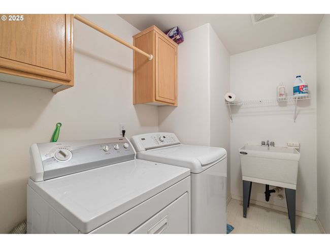 3010 Sw Phyllis Dr, House other with 4 bedrooms, 3 bathrooms and 3 parking in Gresham OR | Image 44