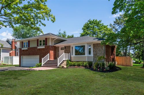 15 Byfield Pl, Huntingtn Sta, NY, 11747-1701 | Card Image