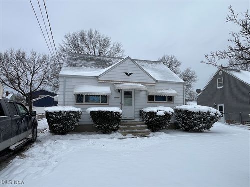 15995 Hummel Rd, Brook Park, OH, 44142-1958 | Card Image