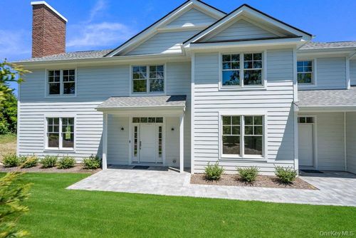 44 Plainview Road, Oyster Bay, NY, 11797 | Card Image