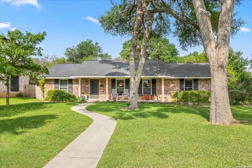 126 Kenwood Ave, Boerne, TX, 78006-2716 | Card Image