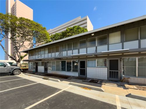 apt-2-4206 Keanu St, Honolulu, HI, 96816-5572 | Card Image