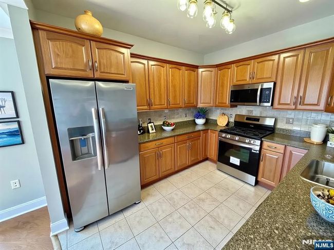 7207 Ravenscroft Rd, Condo with 2 bedrooms, 2 bathrooms and null parking in Clifton NJ | Image 16