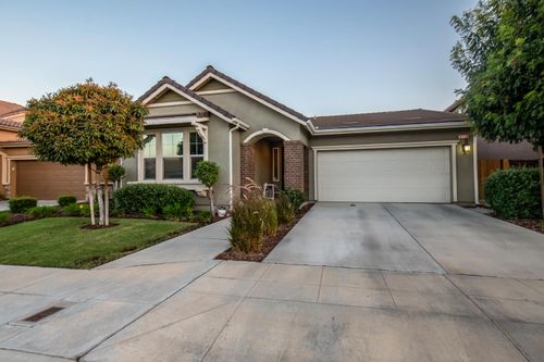3528 Sussex Ave, Clovis, CA, 93619-7208 | Card Image