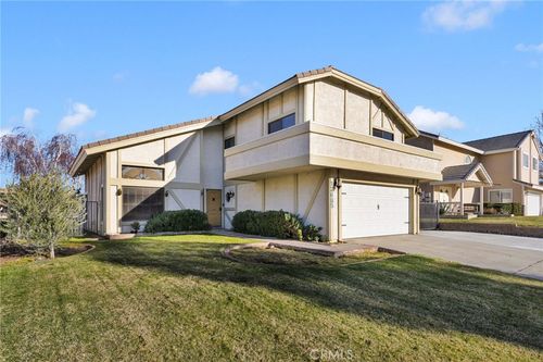 13685 Hidden Valley Rd, Victorville, CA, 92395 | Card Image