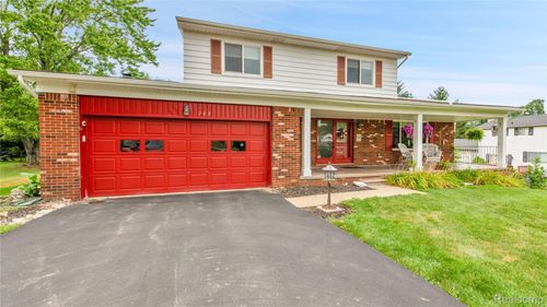 165 Lisa Ct, White Lake, MI, 48386-3452 | Card Image